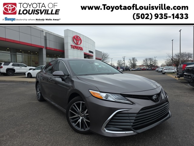 2024 Toyota Camry XLE's photo