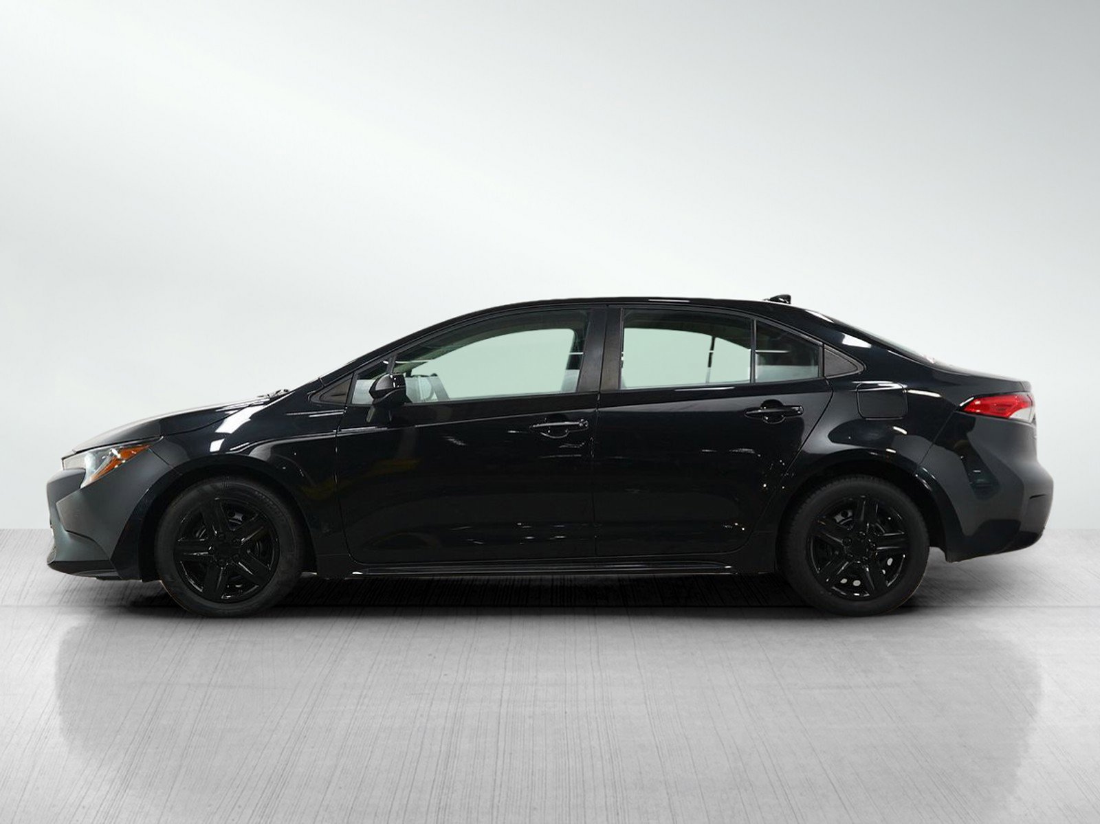 Used 2020 Toyota Corolla LE with VIN 5YFEPRAE8LP069612 for sale in Burnsville, Minnesota
