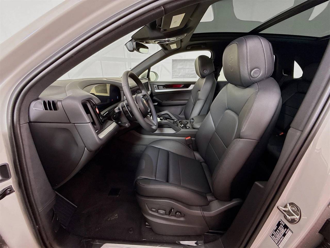 2026 Porsche Cayenne photo 2