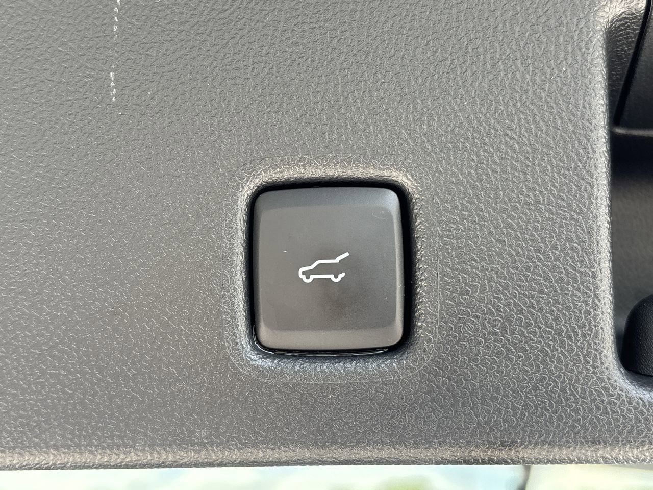 2022 Ford Escape SEL photo 9