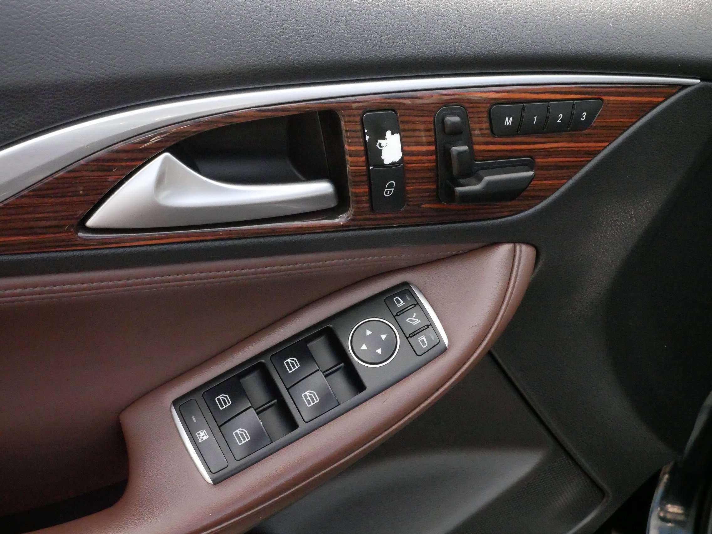 2017 Infiniti QX30 Premium photo 19