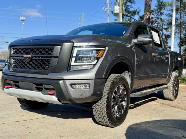 2020 Nissan Titan PRO-4X Crew Cab photo 3