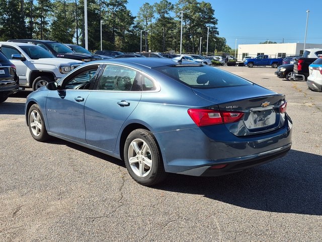 2024 Chevrolet Malibu 1LT photo 2