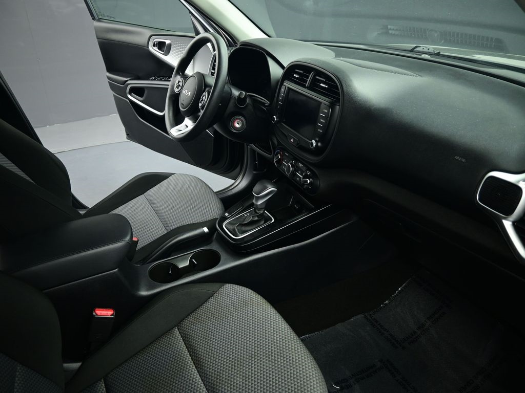 2022 Kia Soul LX photo 14