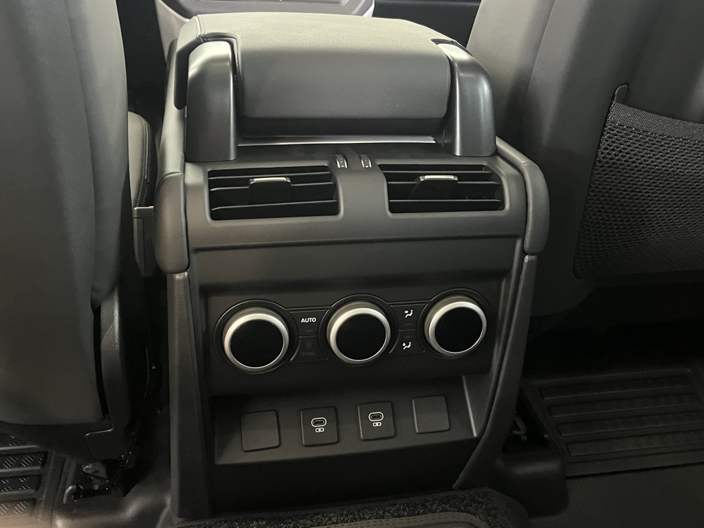 2025 Land Rover Defender 130 X-Dynamic SE photo 36