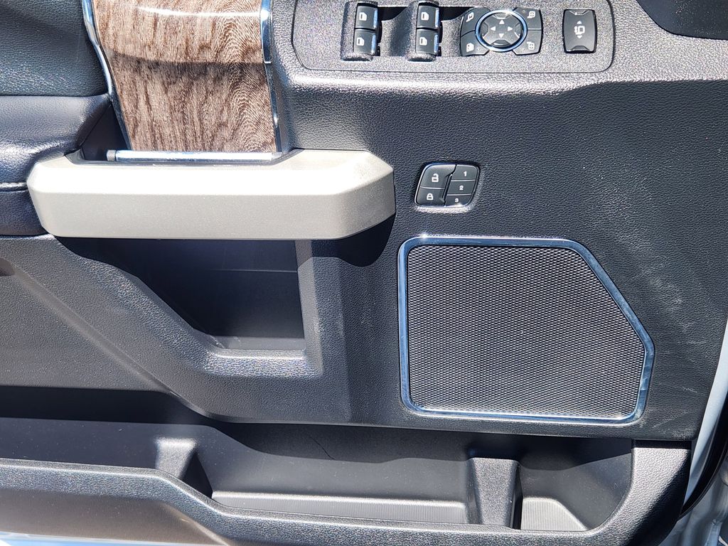2019 Ford F-350 Lariat photo 8
