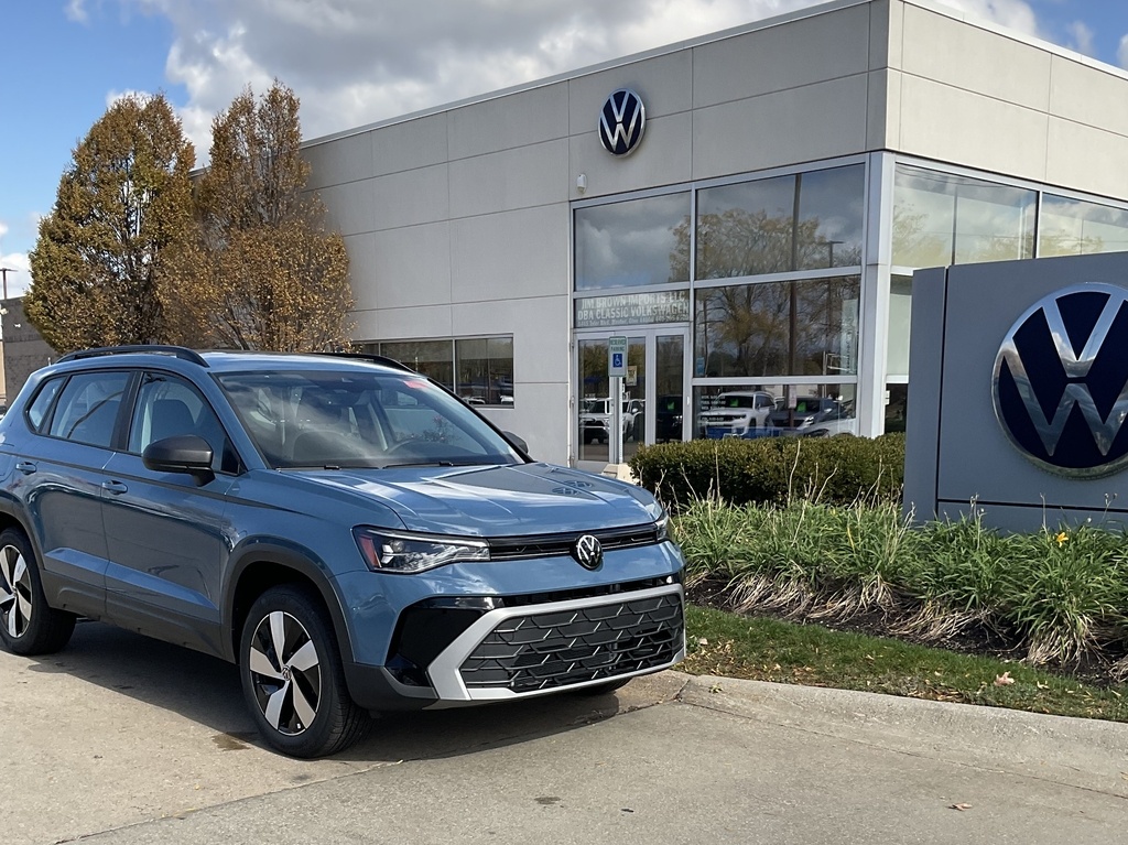 2025 Volkswagen Taos S's photo