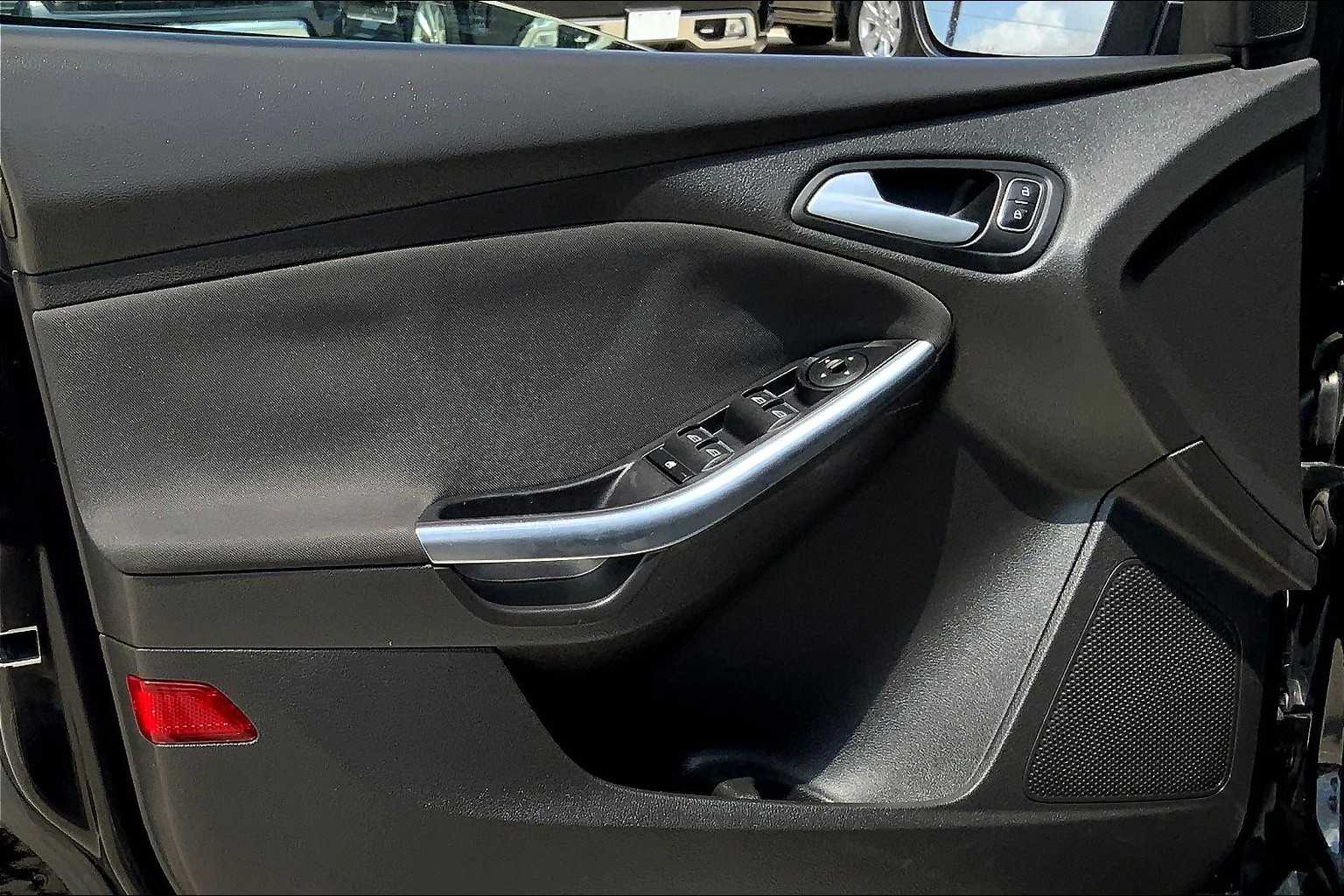 2017 Ford Focus ST photo 19