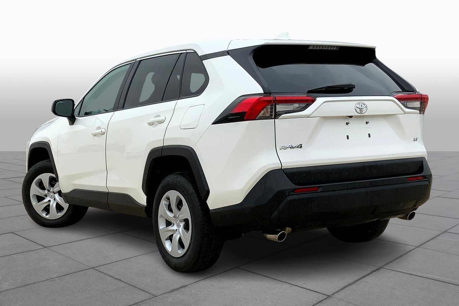 2025 Toyota RAV4 LE photo 8