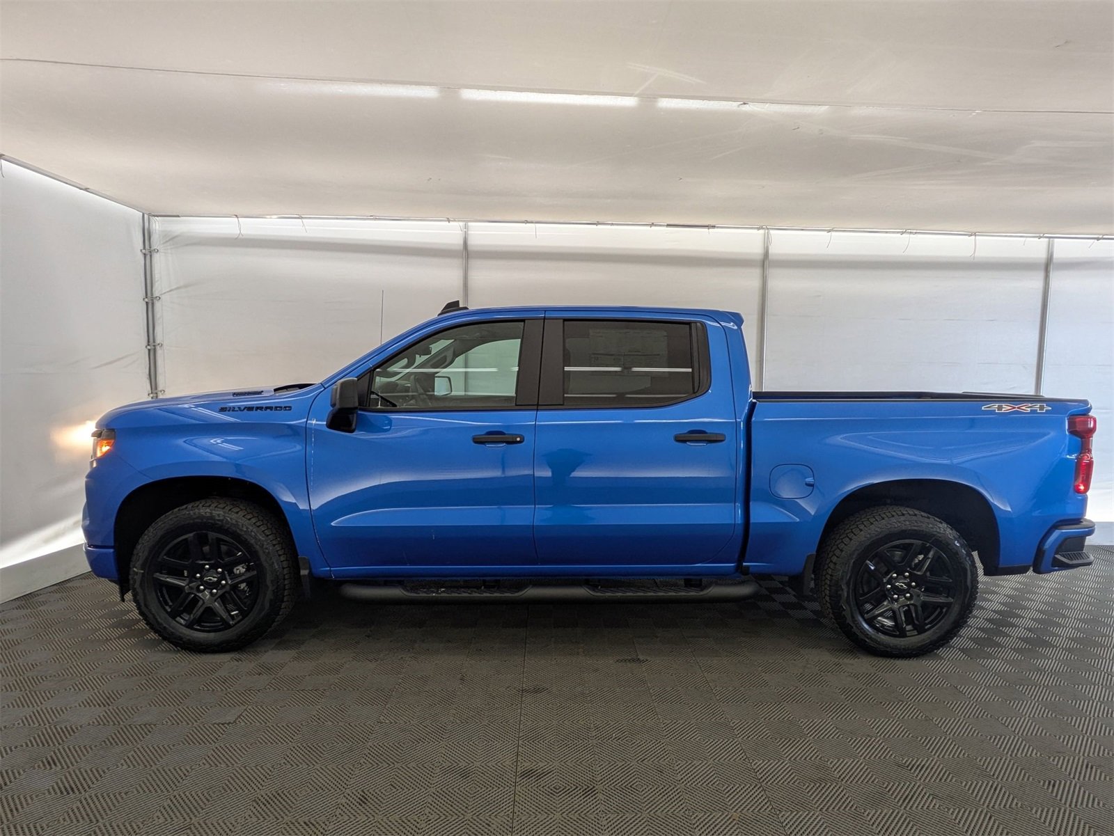 2025 Chevrolet Silverado 1500 Custom photo 3