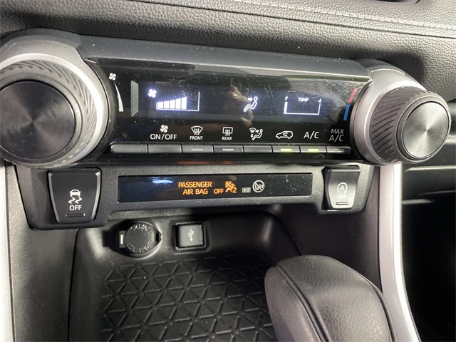 2021 Toyota RAV4 LE photo 20
