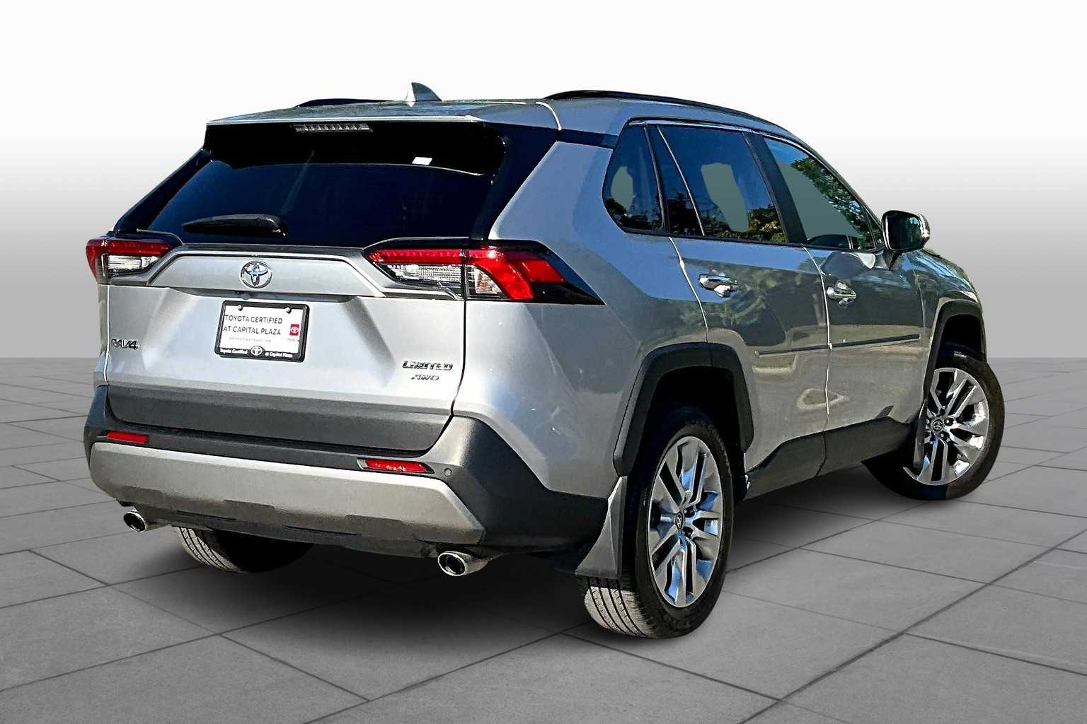 2022 Toyota RAV4 Limited photo 11