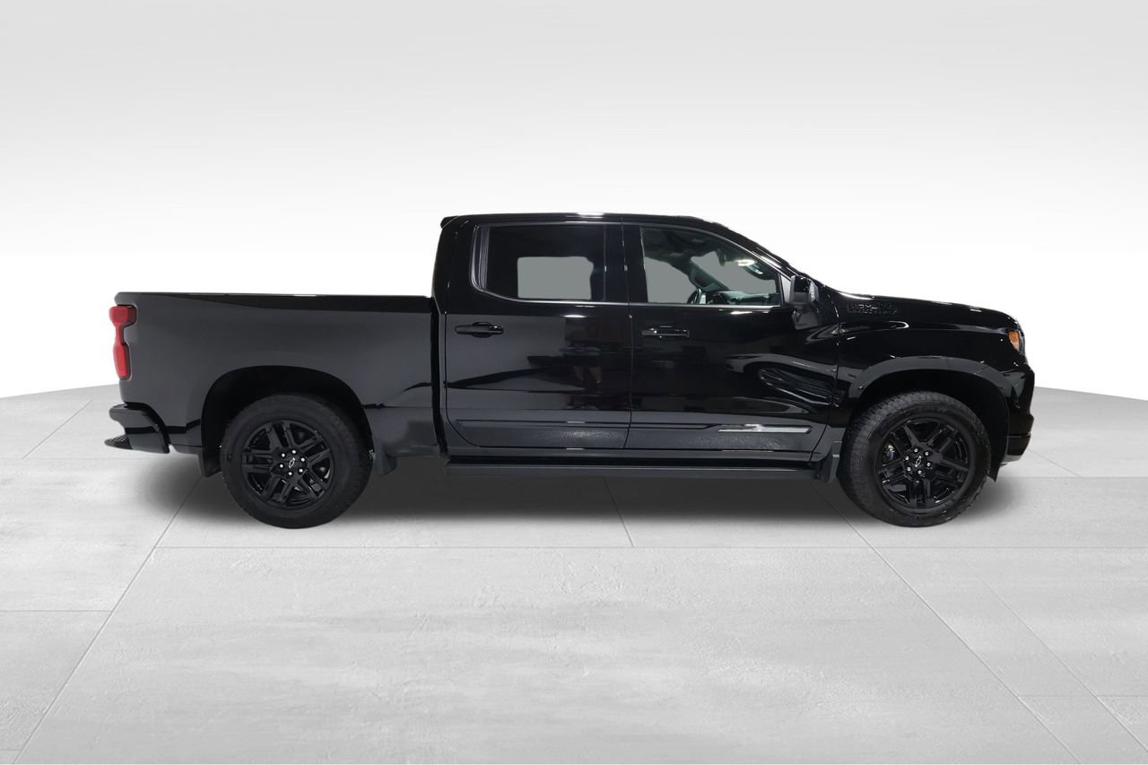 2024 Chevrolet Silverado 1500 High Country photo 2