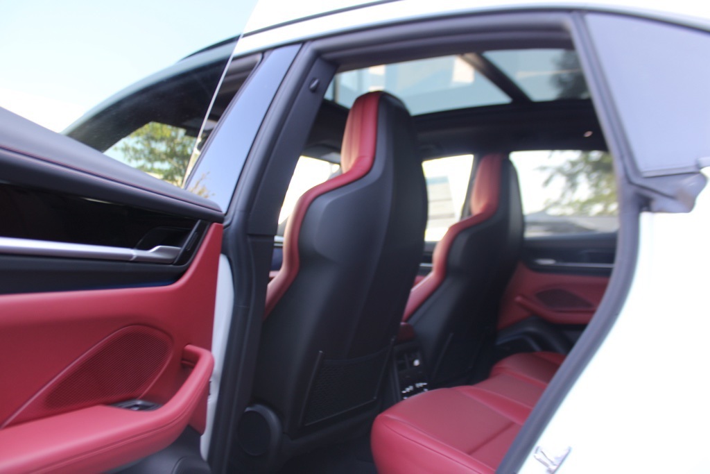 2025 Porsche Macan Electric photo 23