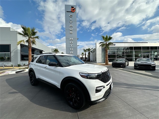 2023 Ford Explorer ST's photo