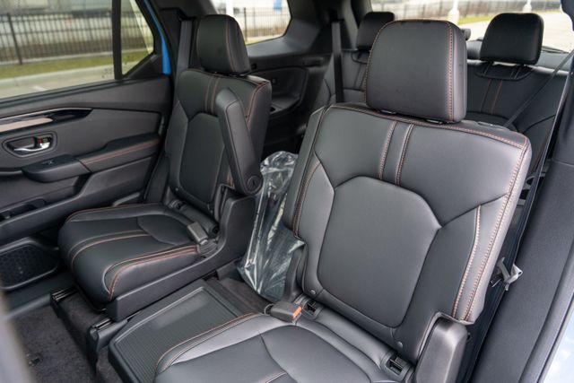 2025 Honda Pilot TrailSport photo 16