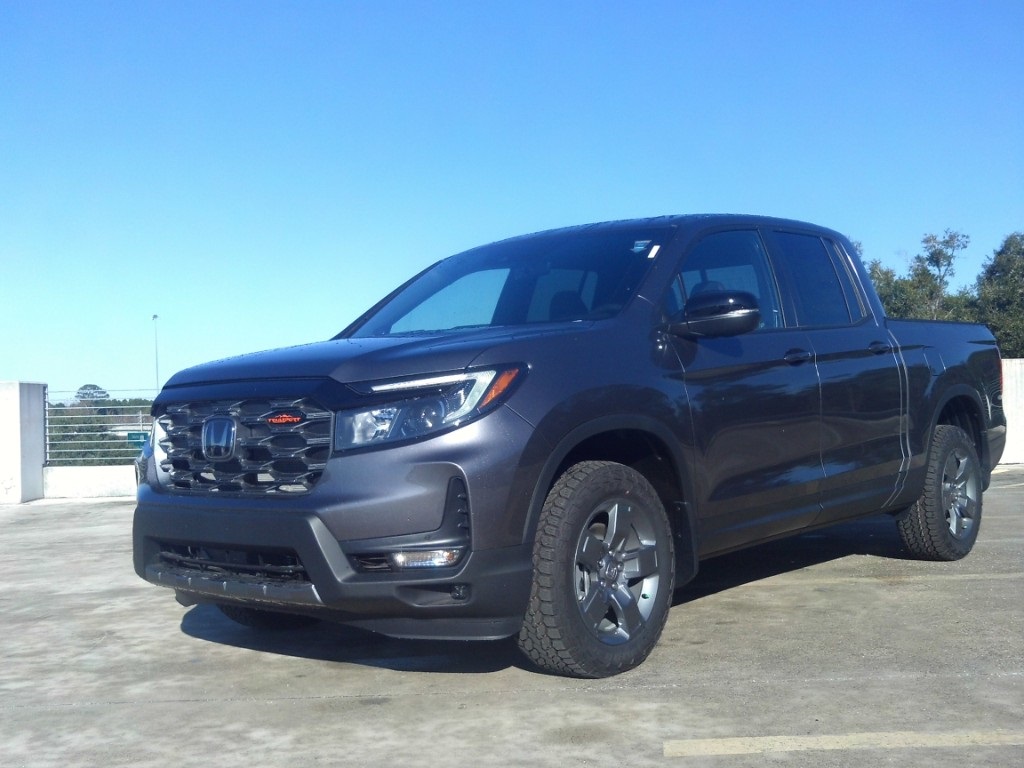2025 Honda Ridgeline TrailSport photo 3