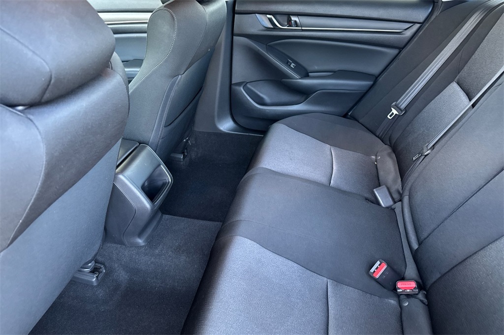 2018 Honda Accord LX photo 5