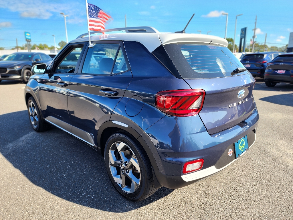 2023 Hyundai Venue Limited photo 12