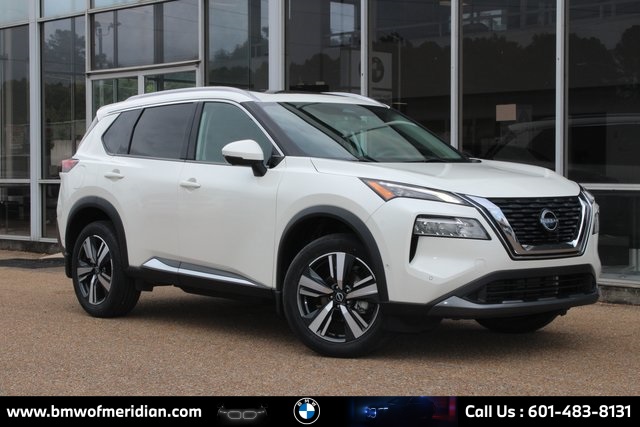 2023 Nissan Rogue SL's photo