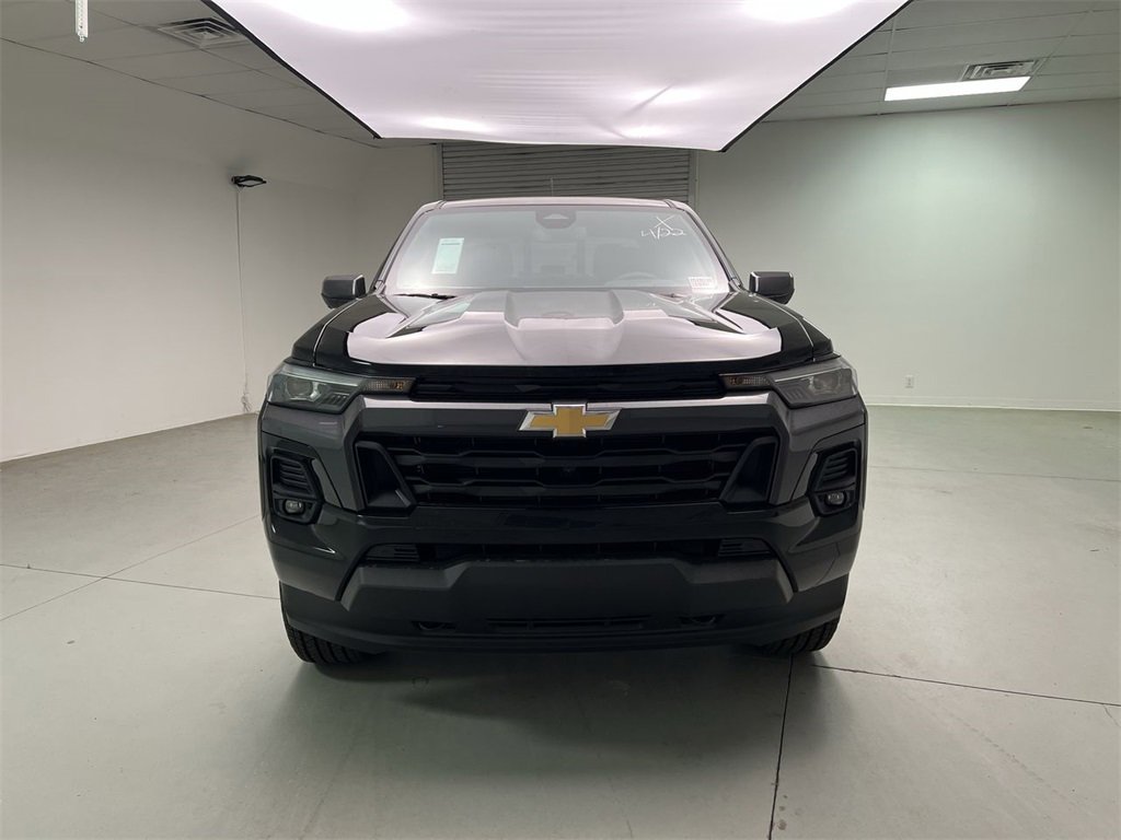 2025 Chevrolet Colorado Work Truck LT photo 2