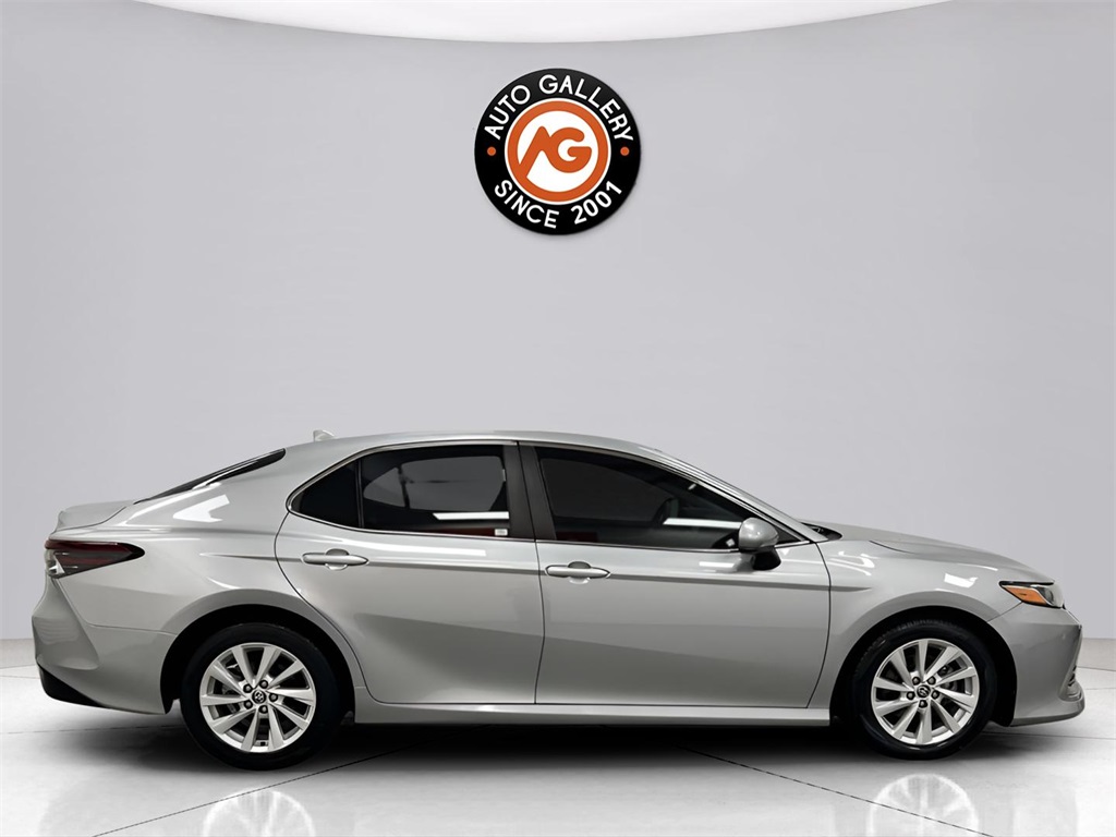 2022 Toyota Camry LE photo 8