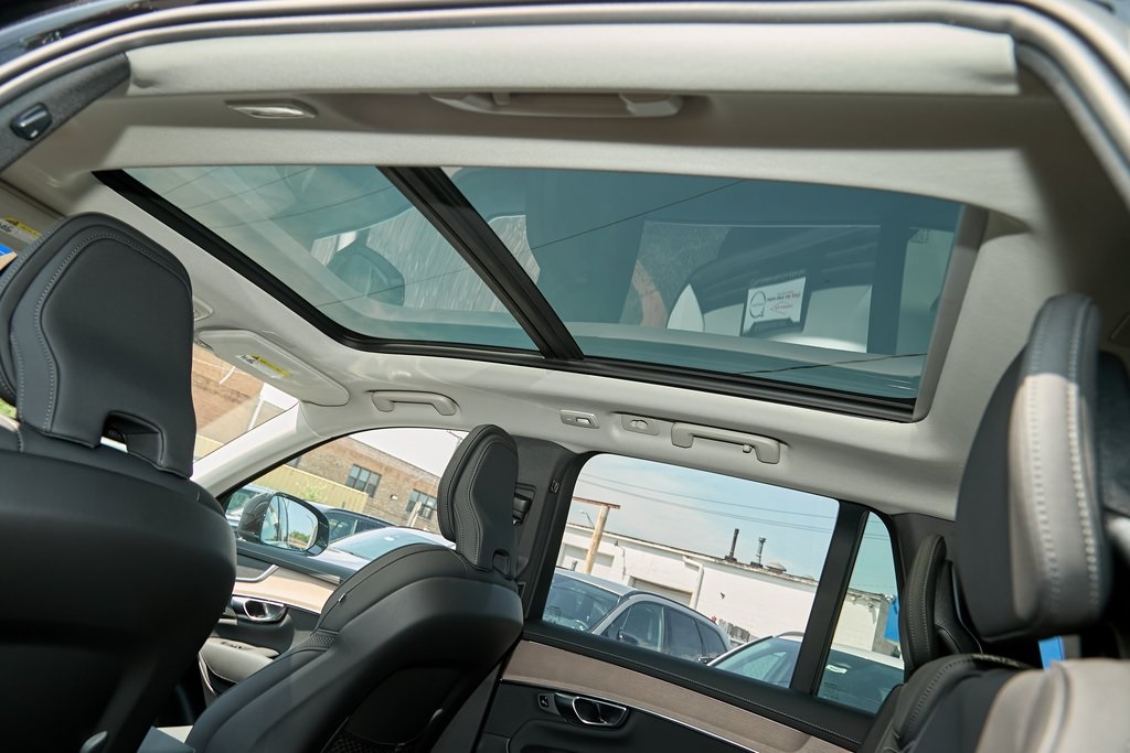 2025 VOLVO XC90 - Image 19