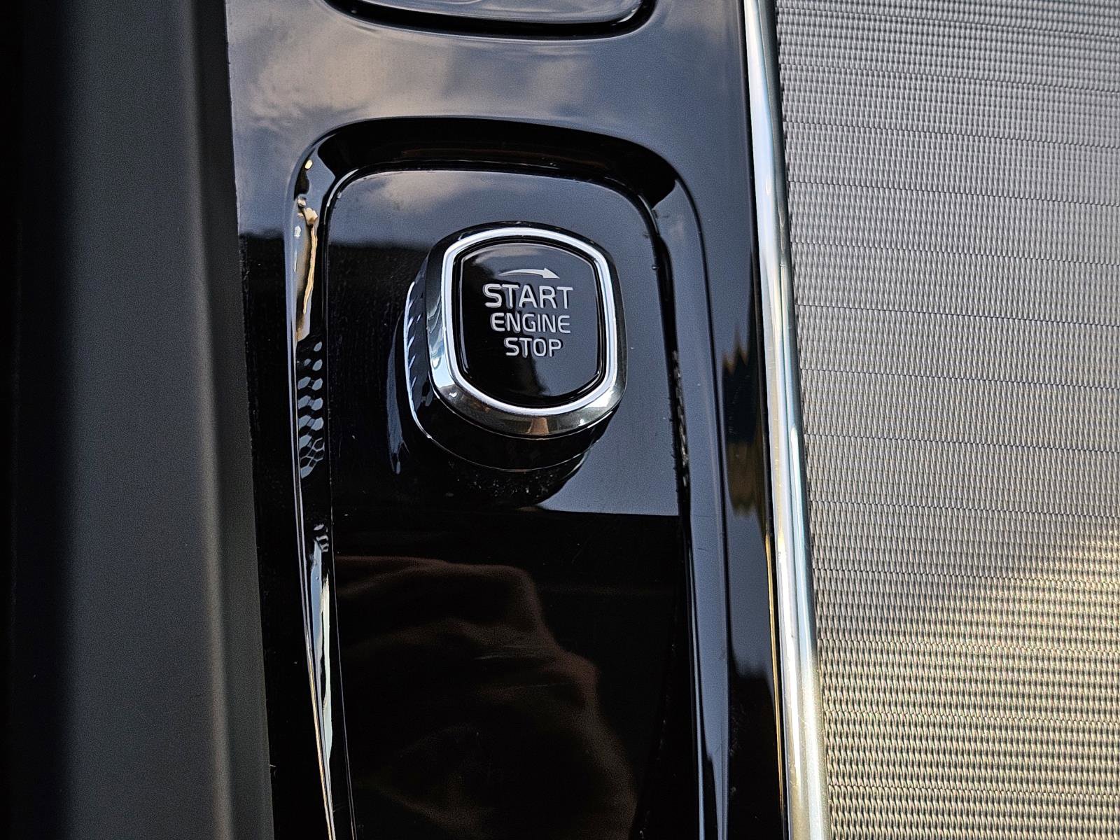2024 Volvo S60 B5 AWD Plus Black Edition photo 18