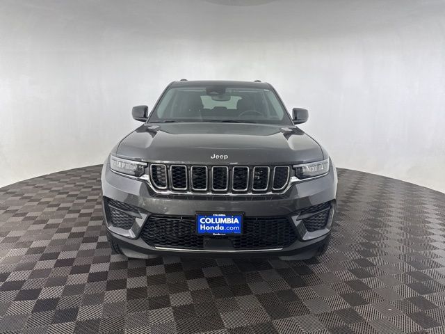 2022 Jeep Grand Cherokee Laredo photo 2