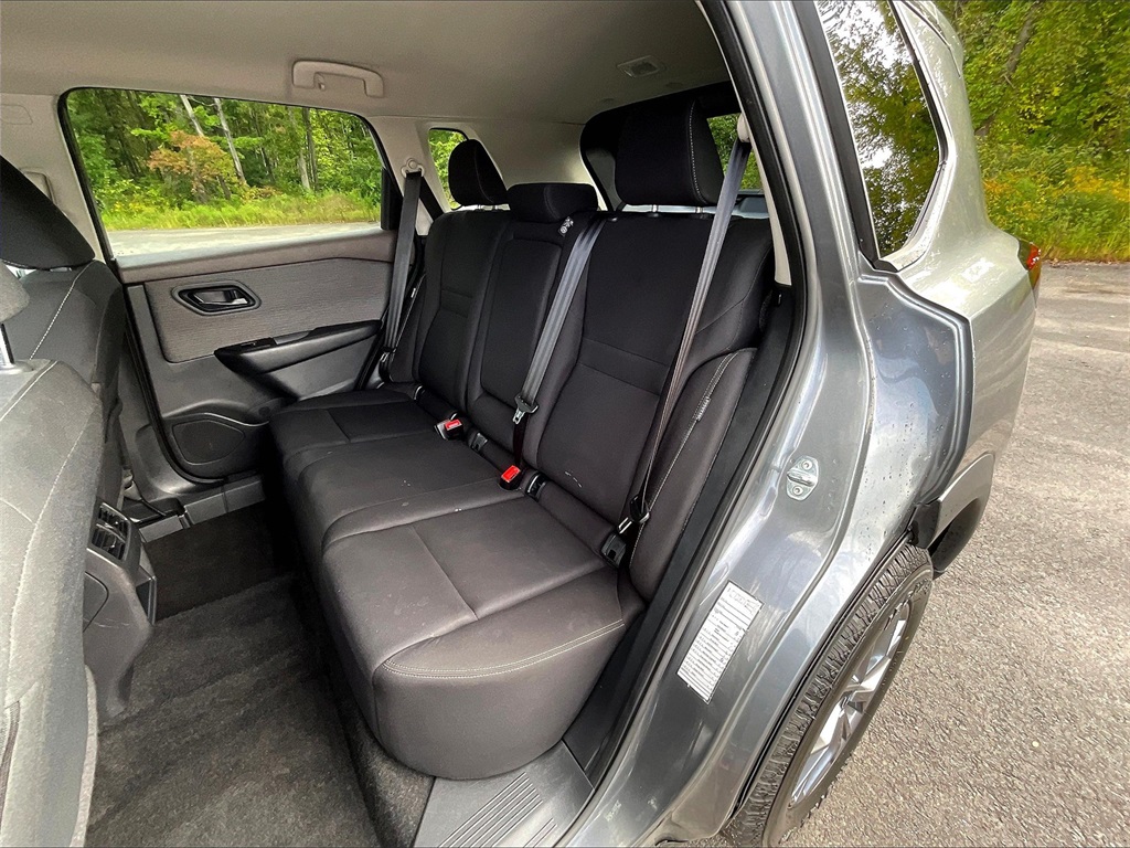 2023 Nissan Rogue S photo 23