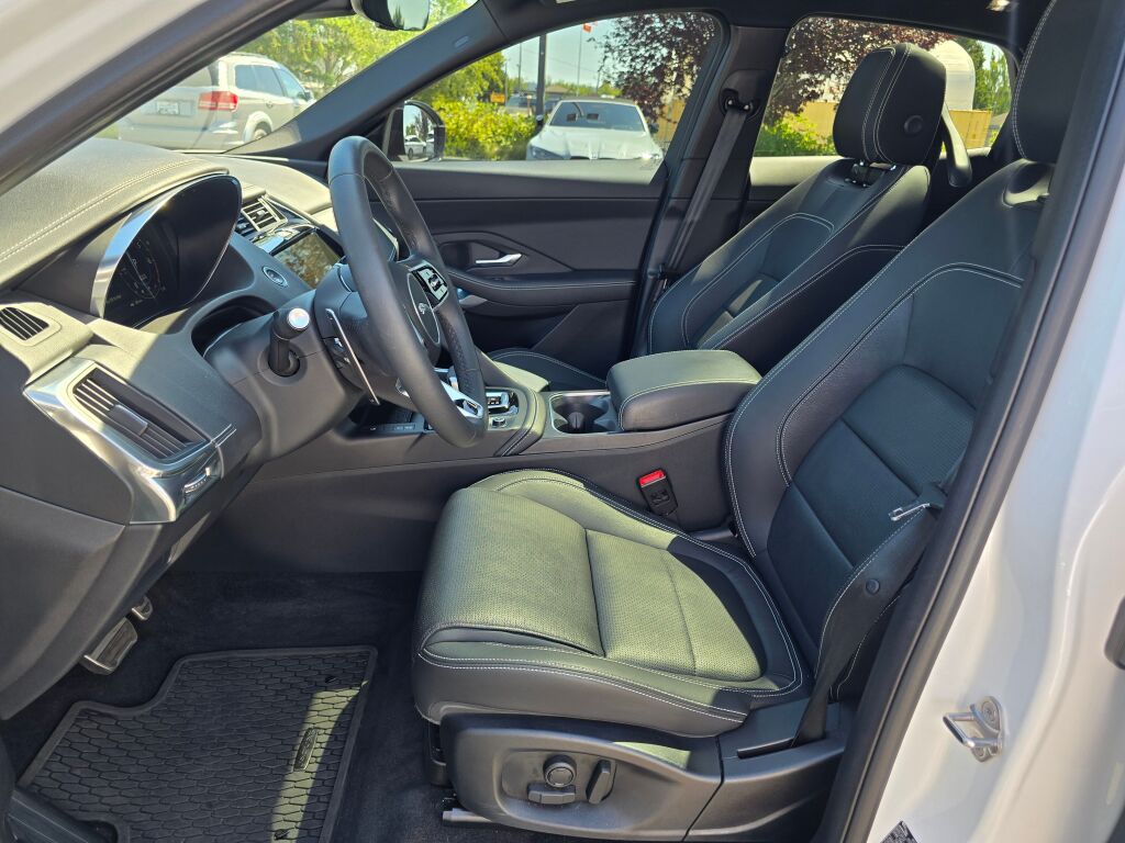 2024 Jaguar E-PACE R-Dynamic SE photo 17