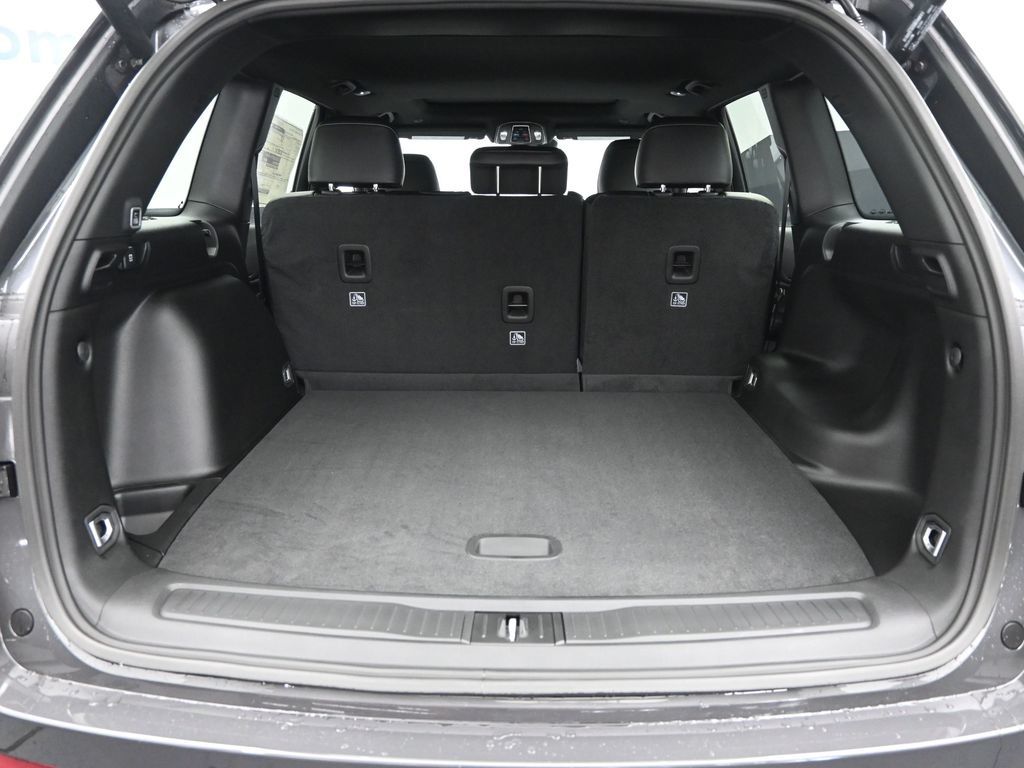 2025 Jeep Grand Cherokee Altitude photo 9