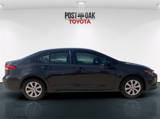 2025 Toyota Corolla LE photo 8