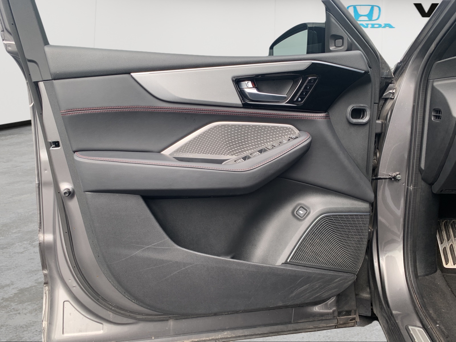 2023 Acura MDX A-Spec SH-AWD photo 10