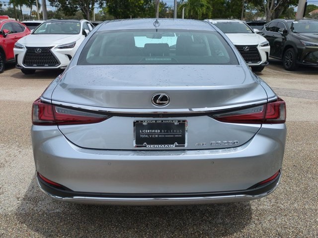 2022 Lexus ES 250 photo 5