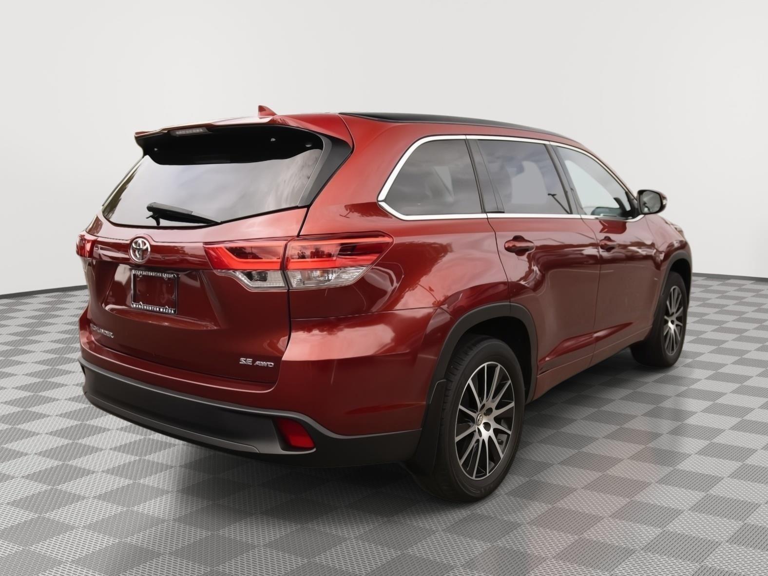 2018 Toyota Highlander SE photo 25