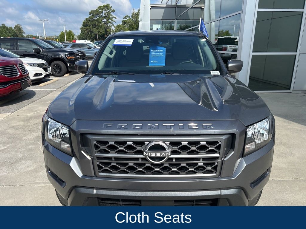 2023 Nissan Frontier SV photo 2