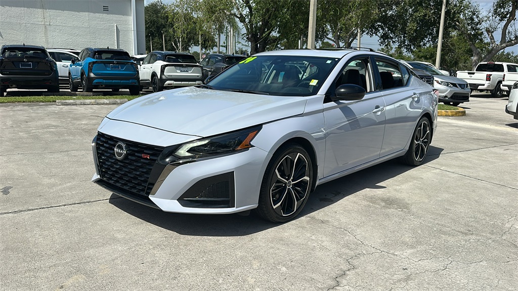 2024 Nissan Altima 2.5 SR photo 3