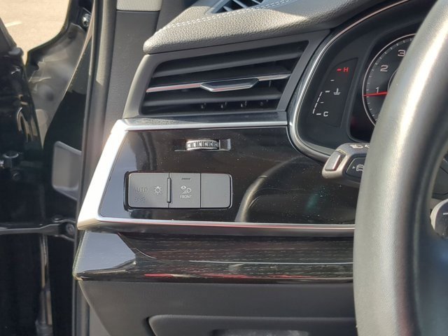 2024 Audi Q7 45 Premium Plus photo 8