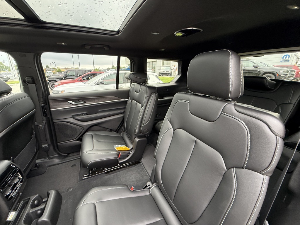 2025 Jeep Grand Cherokee Limited photo 24