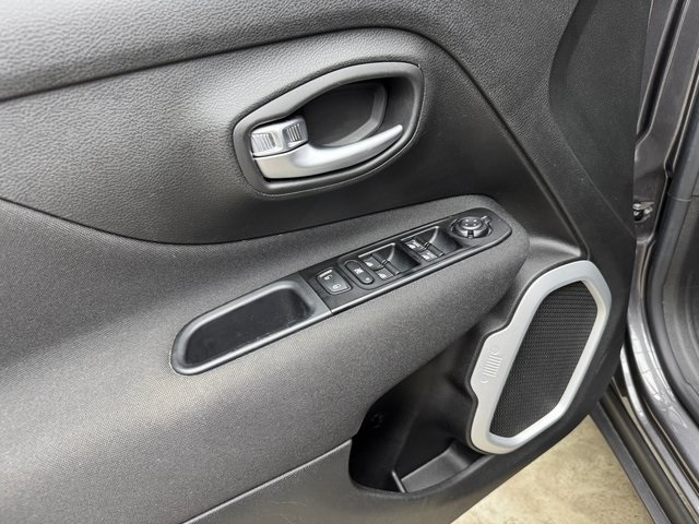 2020 Jeep Renegade Latitude photo 11