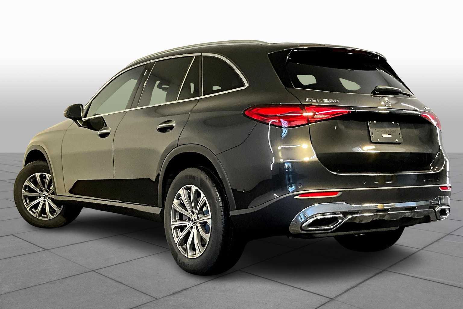 2026 Mercedes Benz GLC 300 4MATIC photo 3