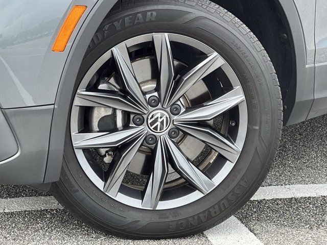 2022 Volkswagen Tiguan SE photo 2