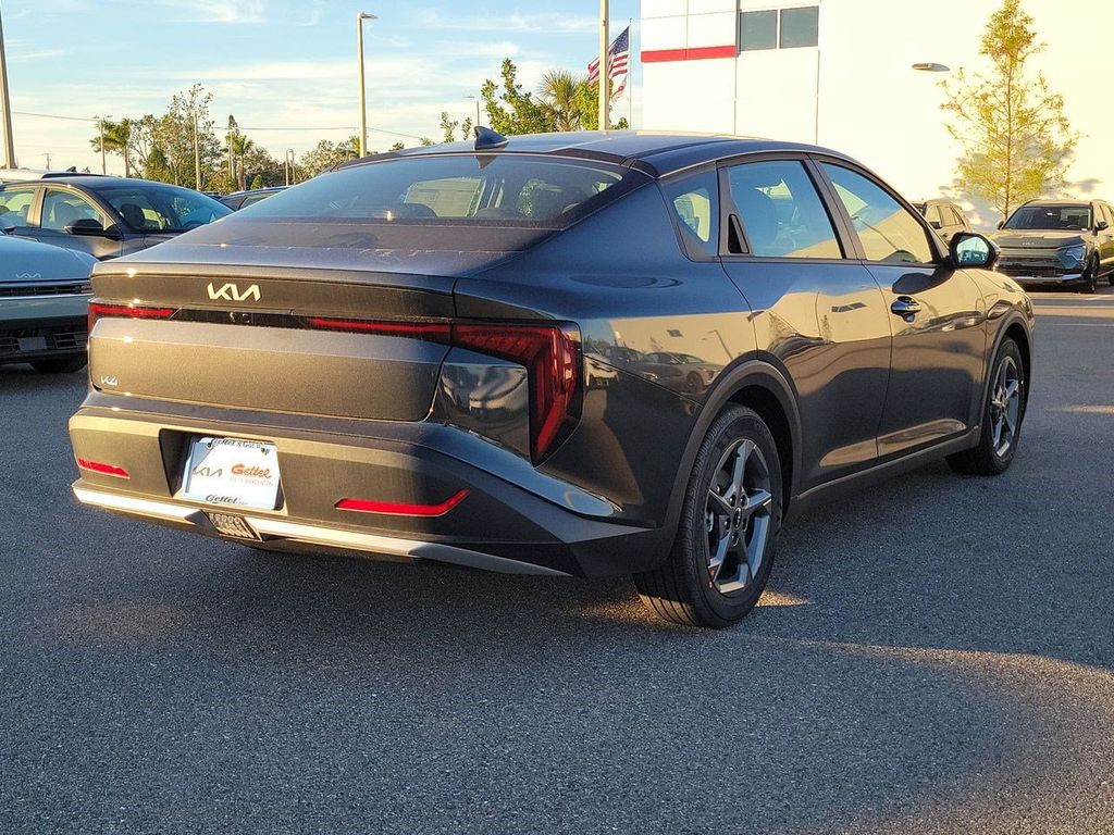2025 Kia K4 LXS photo 5