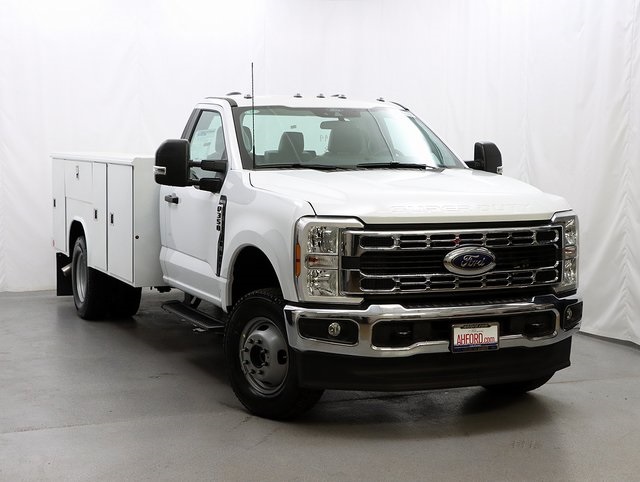 2024 Ford F-350 Super Duty Chassis Cab XL's photo