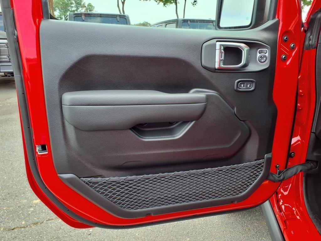 2025 Jeep Wrangler Willys photo 4