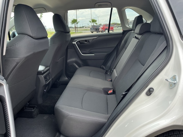 2025 Toyota RAV4 LE photo 18