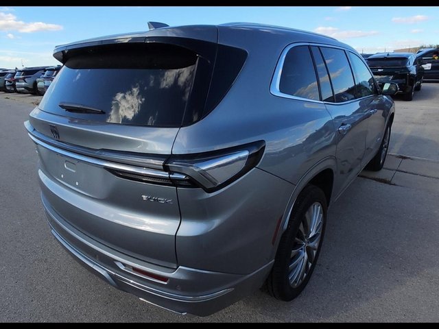 2025 Buick Enclave Avenir photo 2