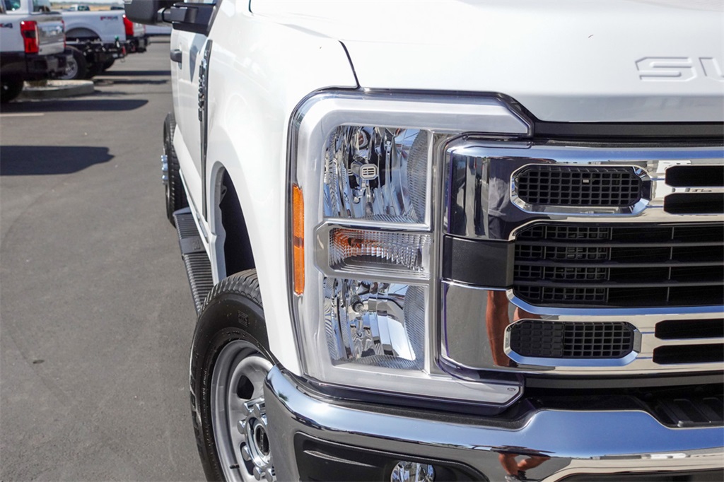 2025 Ford F-350 XL photo 3