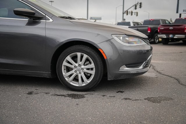2016 Chrysler 200 Limited photo 3